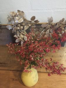 christmas-at-crown-hair-grandiflora